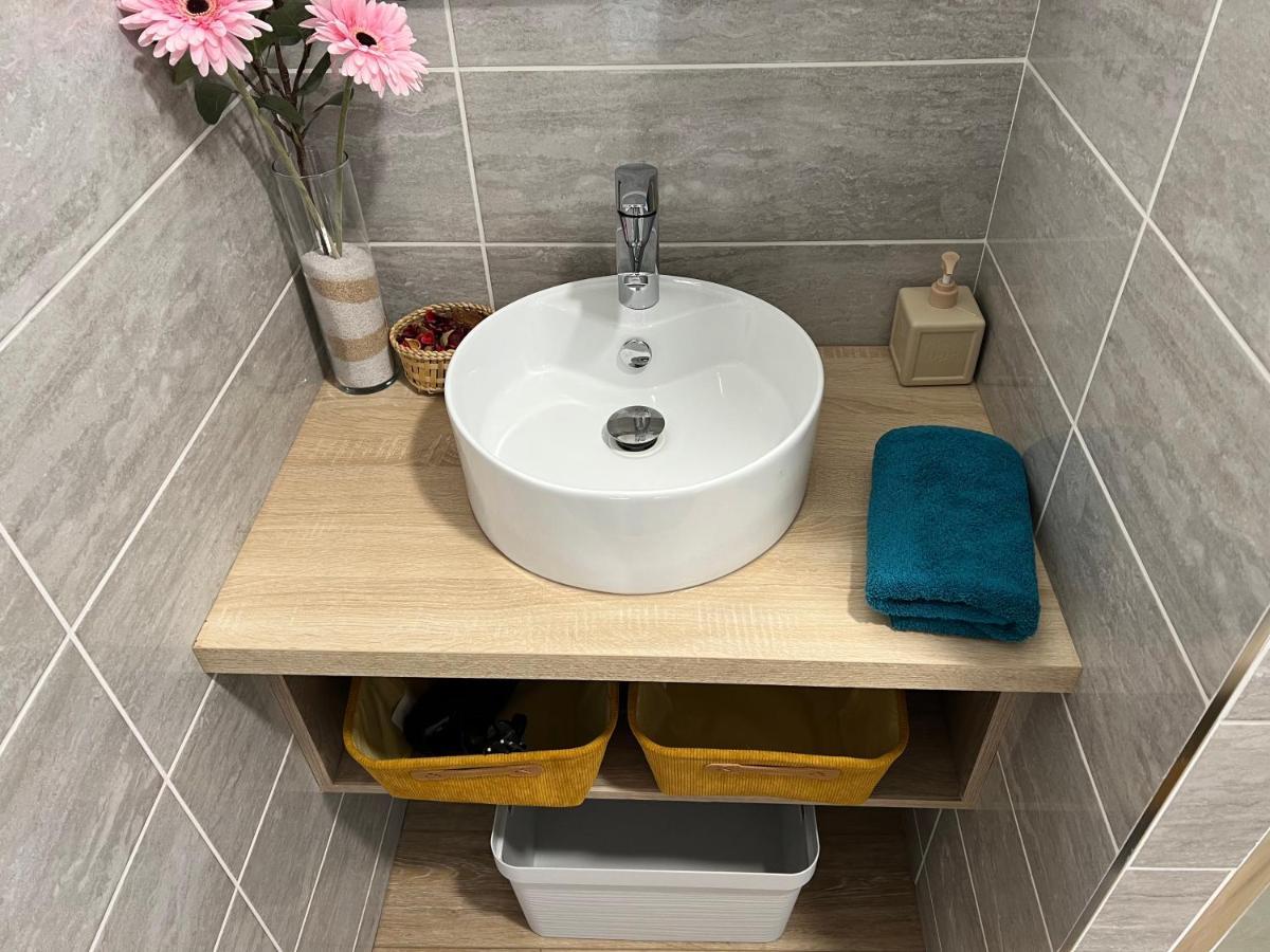 Charmant Appartement T2 Cosy Climatise Бриве-ла-Гаилларде Экстерьер фото